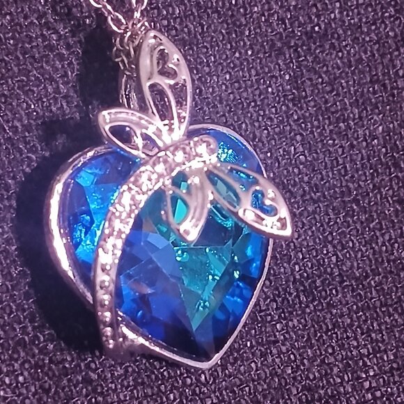 Dragonfly Heart Necklace - Picture 4 of 6